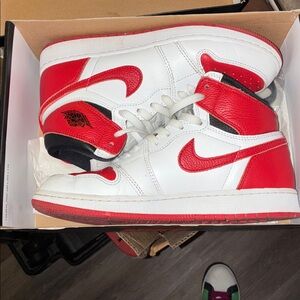 Boys Nike Air Jordan 1 Retro heritage High in Red & Black